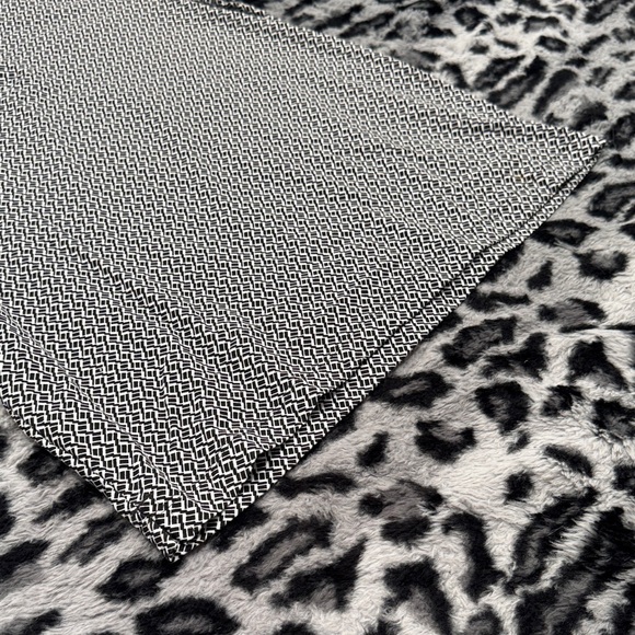 Axist Black and White Geometric Polo Shirt - Picture 4 of 5